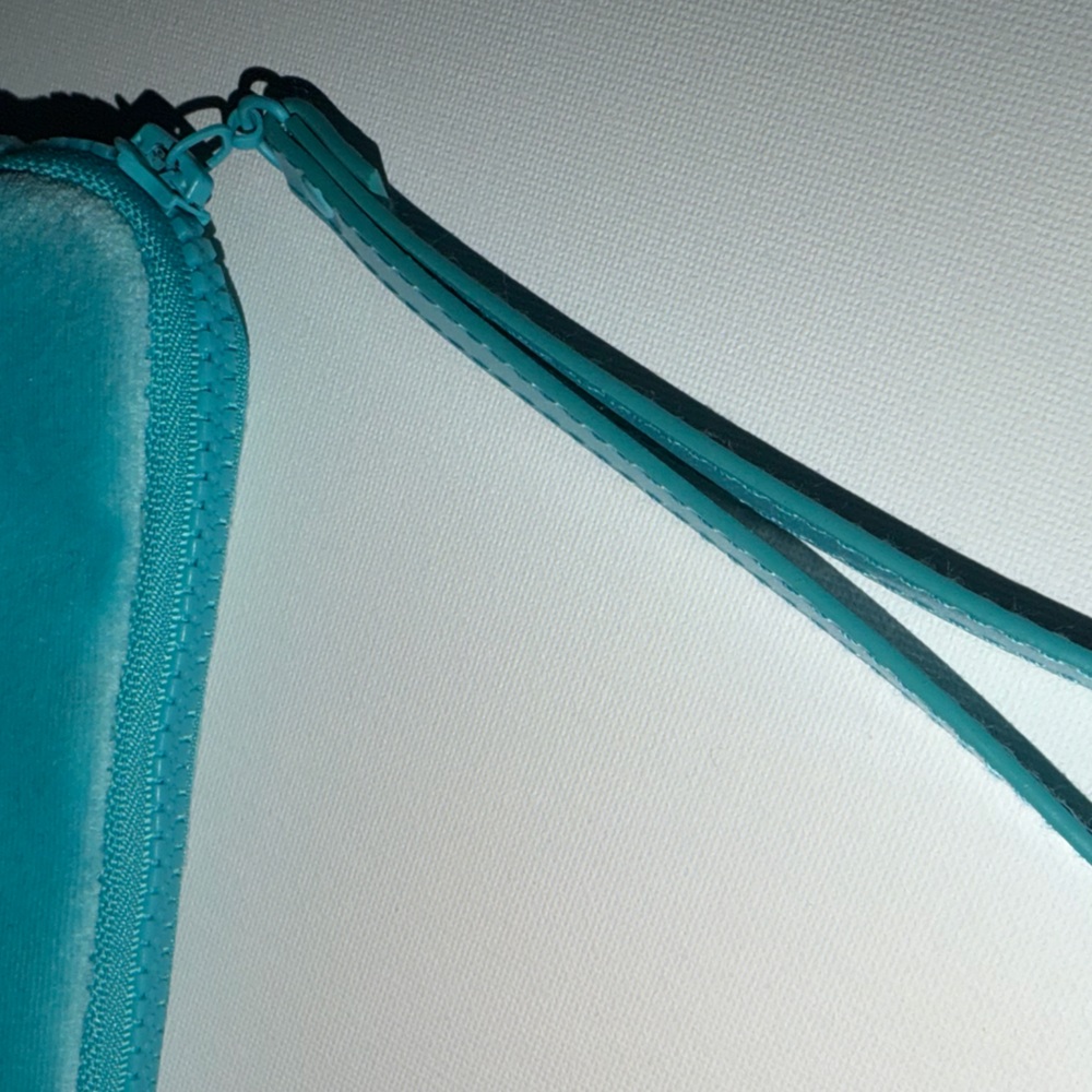 New Dolce and Gabbana Small Turquoise Velvet Pouch! Safe inside for sunnies! - Picture 4 of 13